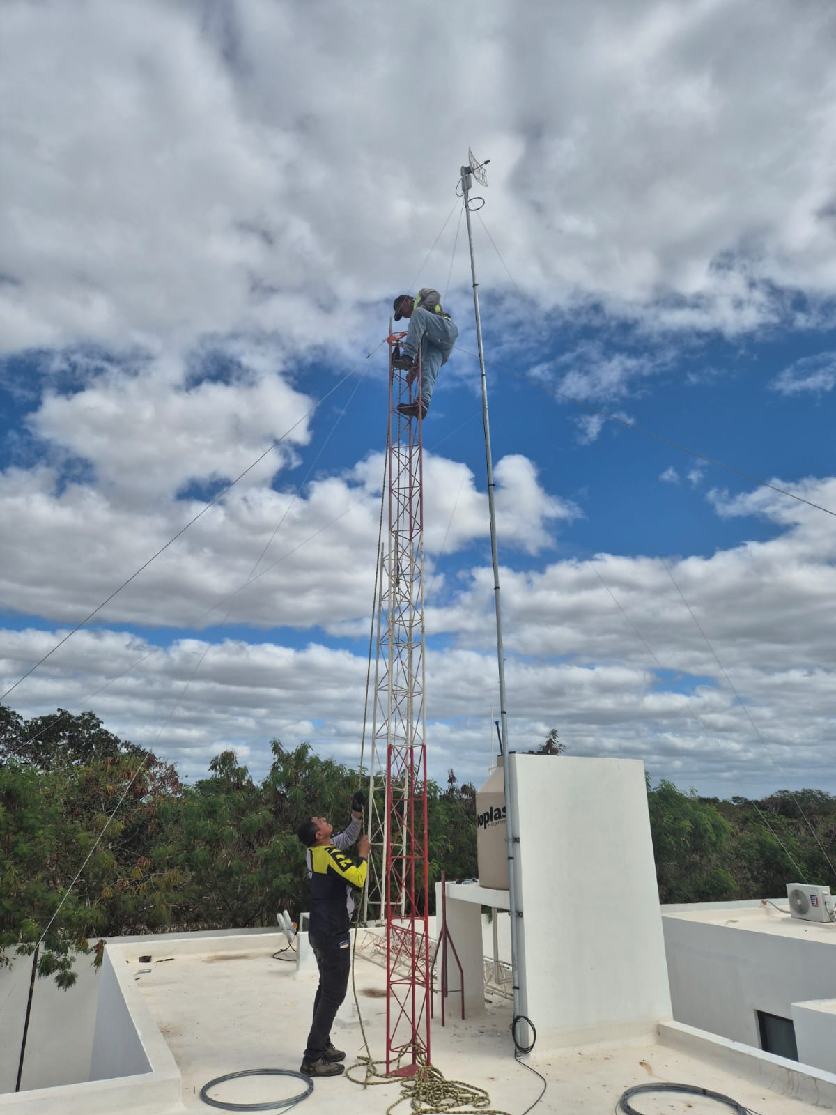 Infraestructura de telecomunicaciones InterSéeb Fiber
